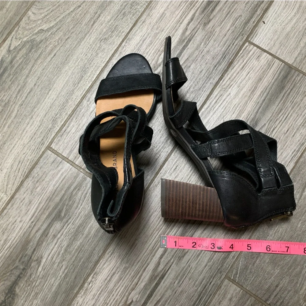 Lucky Brand Vyrah Black Leather Strappy Block‎ Heel Sandals Size 8